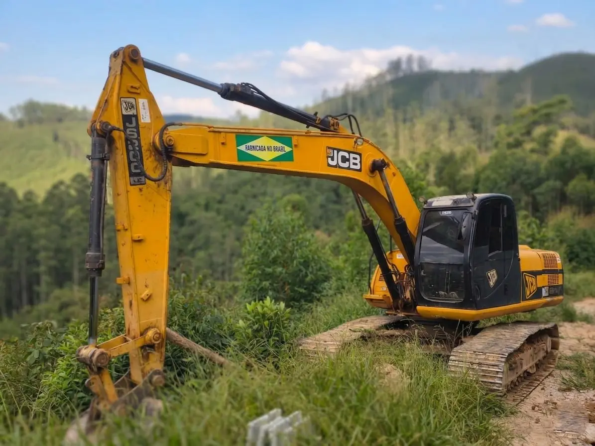 Escavadeira JCB JS 200 LC